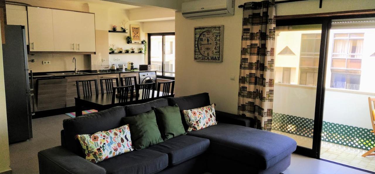 Large Apartment Near The Beach And Lisbon Costa de Caparica Buitenkant foto