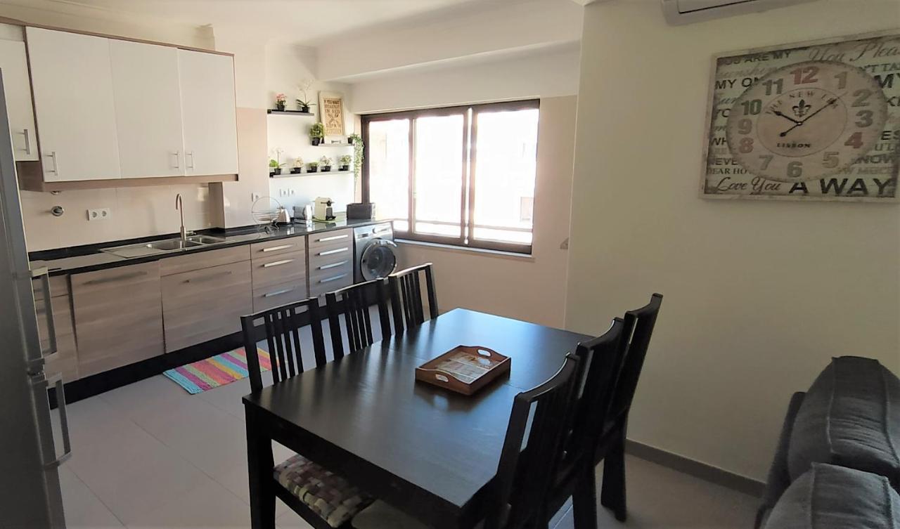 Large Apartment Near The Beach And Lisbon Costa de Caparica Buitenkant foto