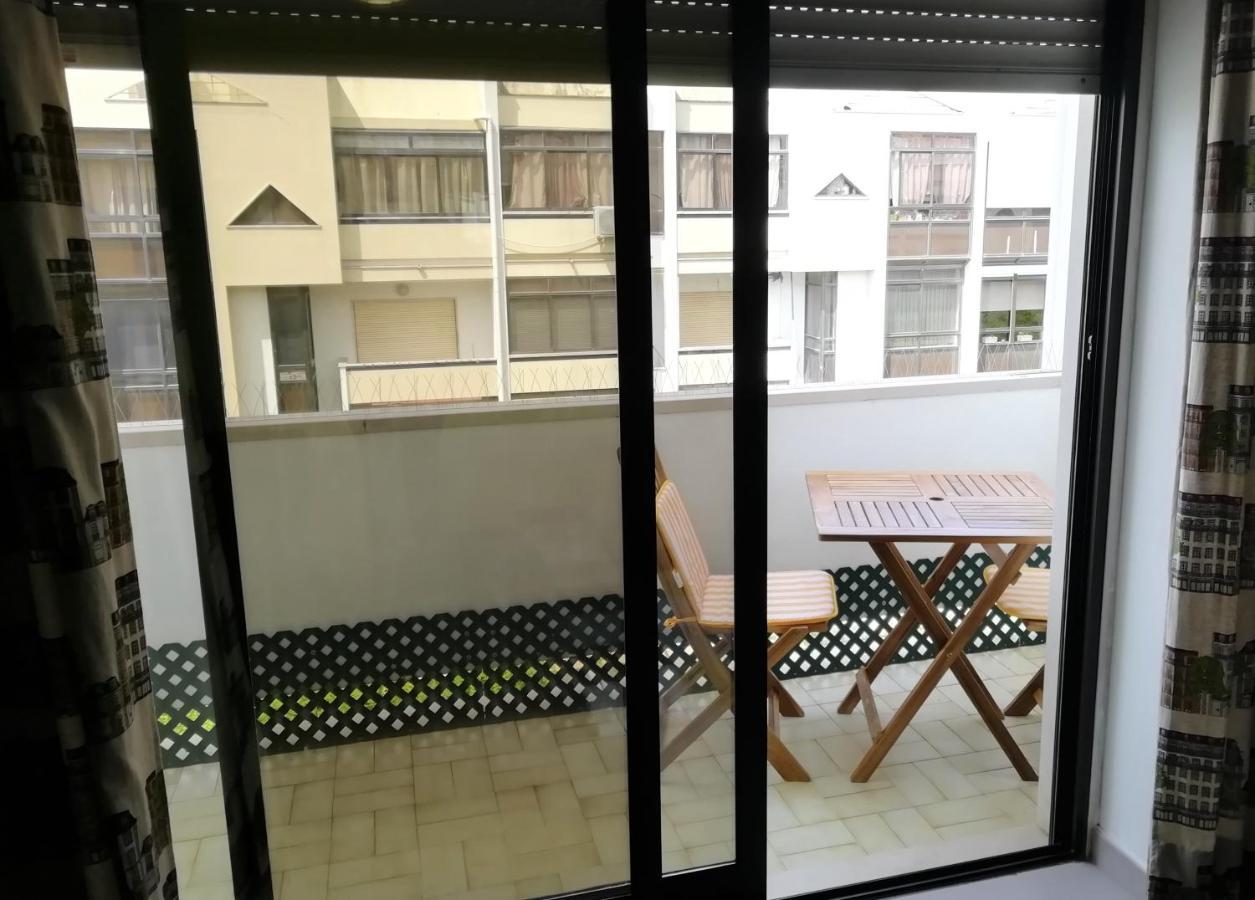 Large Apartment Near The Beach And Lisbon Costa de Caparica Buitenkant foto
